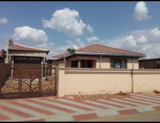 2 BEDROOM HOUSE FOR SALE IN RIETVALLEI AH